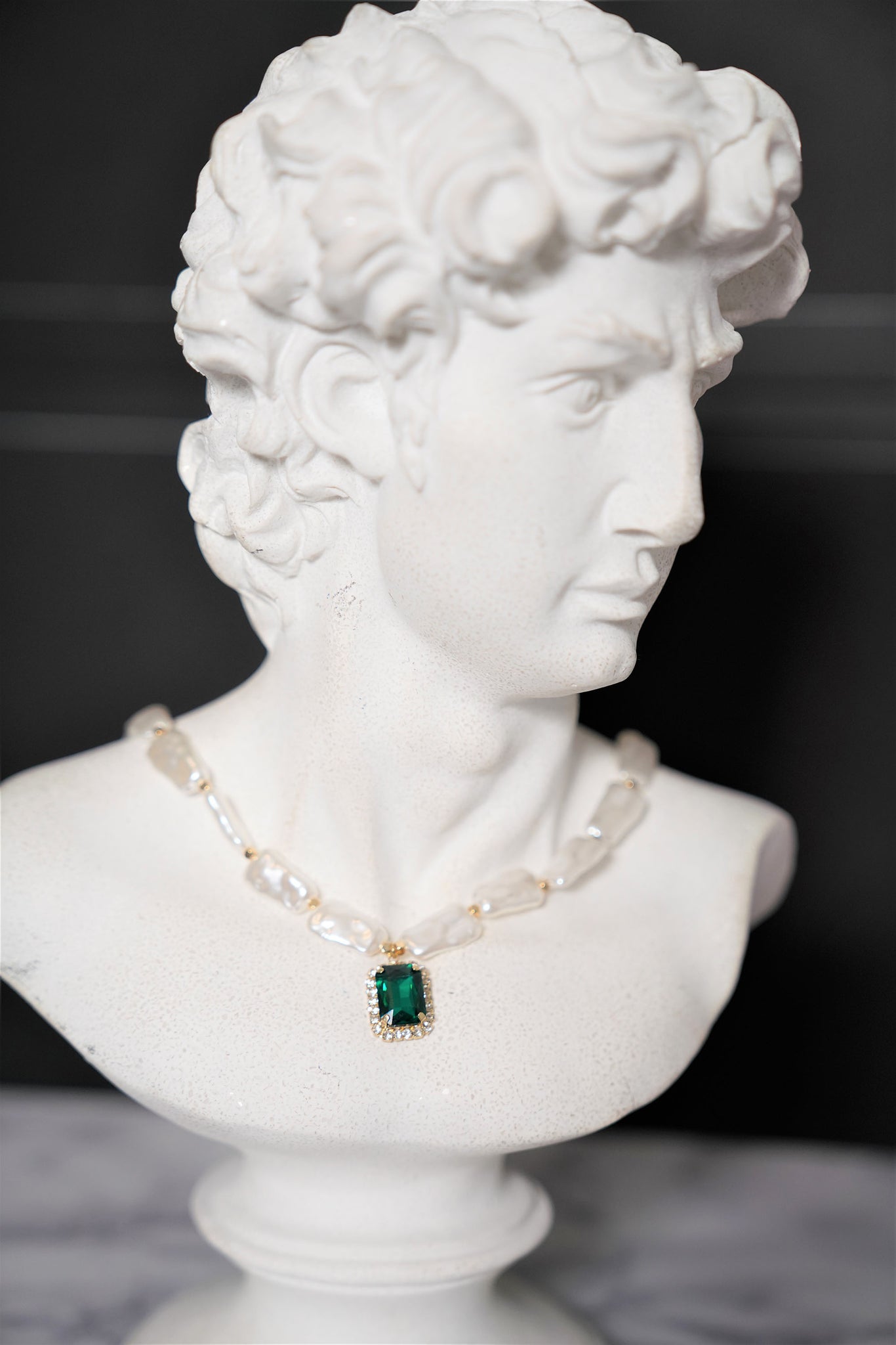 Classy Pearl Chain Emerald Pendant